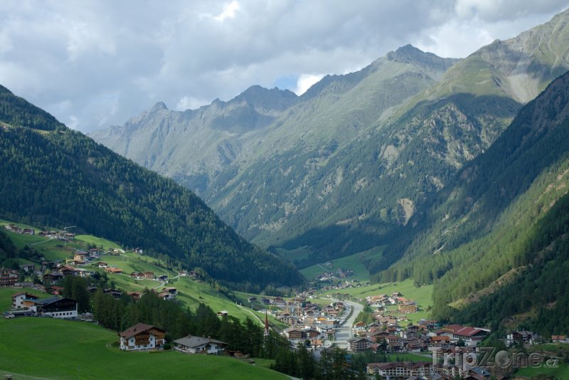 Fotka, Foto Alpy, vesnice v horách (Rakouské Alpy, Rakousko)