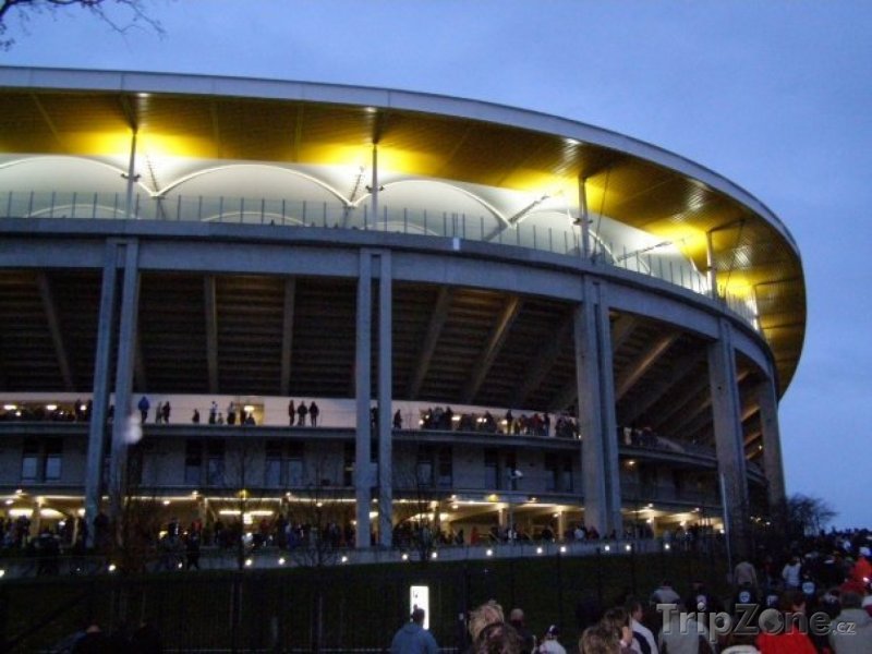 Fotka, Foto Commerzbank-Arena (Waldstadion) zvenku (Frankfurt, Německo)