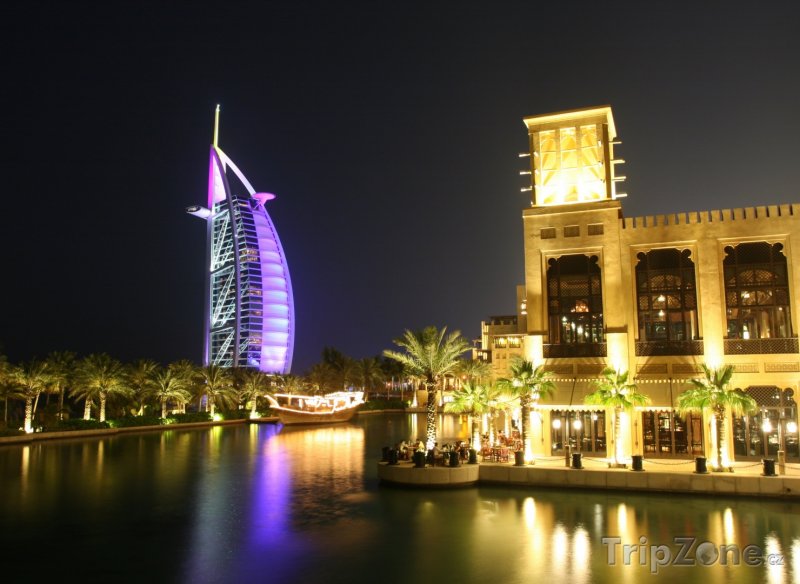 Fotka, Foto Dubaj, hotel Burj al-Arab v noci (Spojené arabské emiráty)