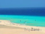 Fuerteventura, surfaři u pobřeží