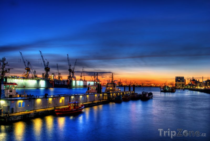 Fotka, Foto Hamburský přístav v noci (Hamburk, Německo)