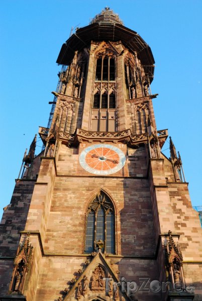 Fotka, Foto Hodiny na věži katedrály ve Freiburku (Bádensko-Württembersko, Německo)