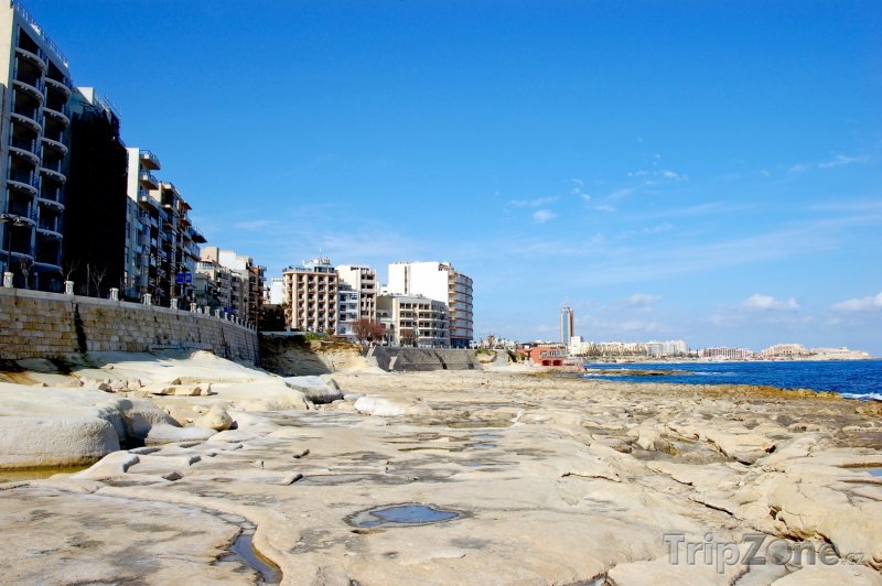 Fotka, Foto Kamenné pobřeží a hotely (Malta)