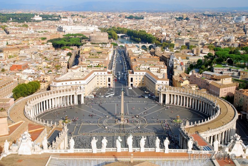 Fotka, Foto Pohled na Svatopetrské náměstí z baziliky sv. Petra (Řím, Itálie)