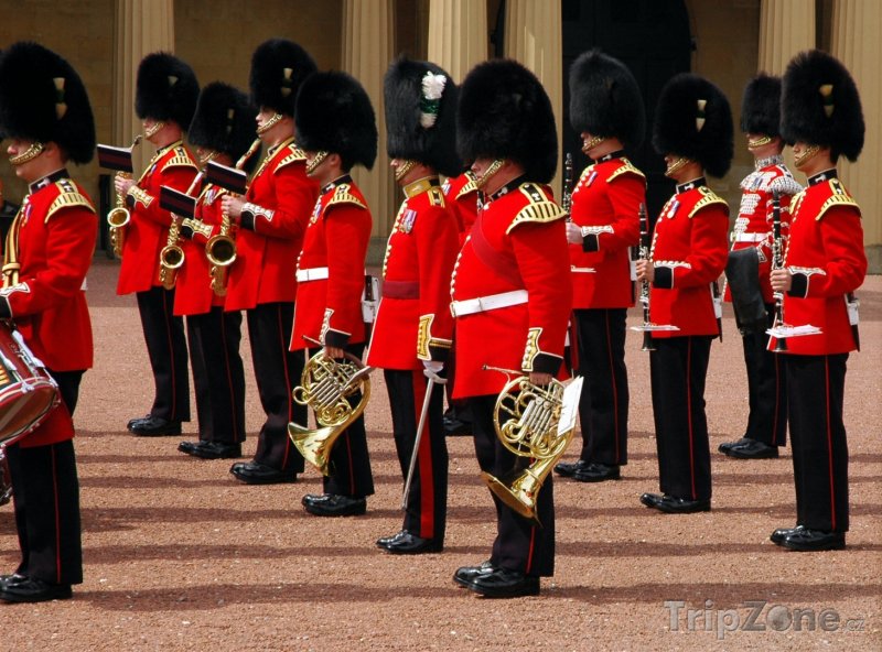 Fotka, Foto Stráže u Buckinghamského paláce (Londýn, Velká Británie)