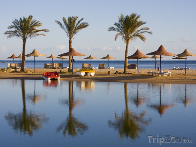 Fotka, Foto Typické slunečníky na Hurghadě (Východní pobřeží, Egypt)