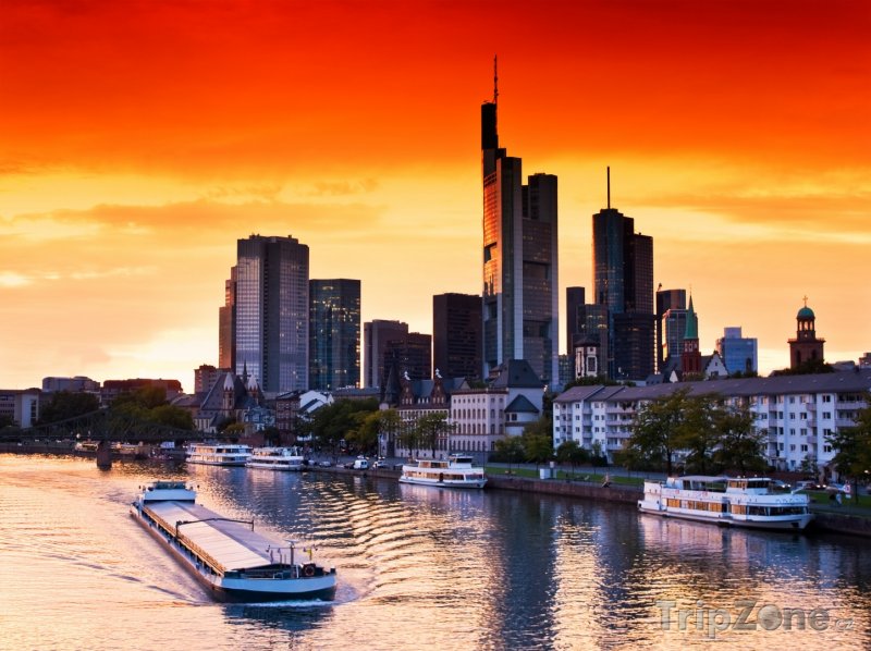 Fotka, Foto Západ slunce nad frankfurtskými mrakodrapy (Frankfurt, Německo)