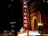 Známý neon na Balaban and Katz Chicago Theatre