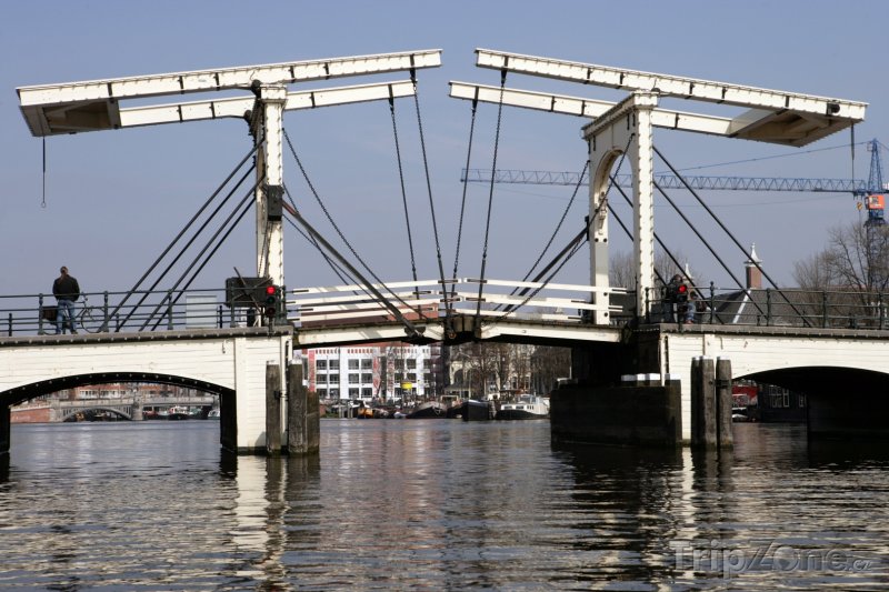 Fotka, Foto Zvedací most Magere Brug (Amsterdam, Nizozemsko)
