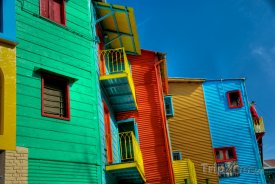 Buenos Aires, La Boca, barevné domy v uličce Caminito
