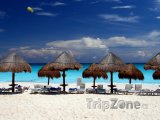 Cancún, pláž s bílým pískem