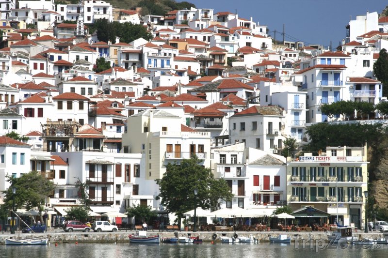 Fotka, Foto Domy v přístavu Skopelos na stejnojmenném ostrově (Řecko)
