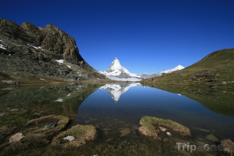 Fotka, Foto Hora Matterhorn a jezero Riffelsee (Švýcarsko)