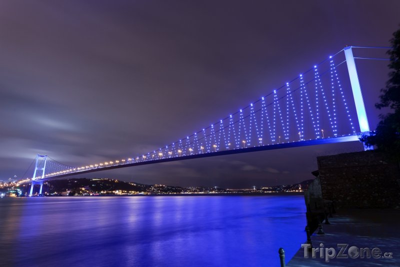 Fotka, Foto Istanbul - Bosporský most v noci (Turecko)
