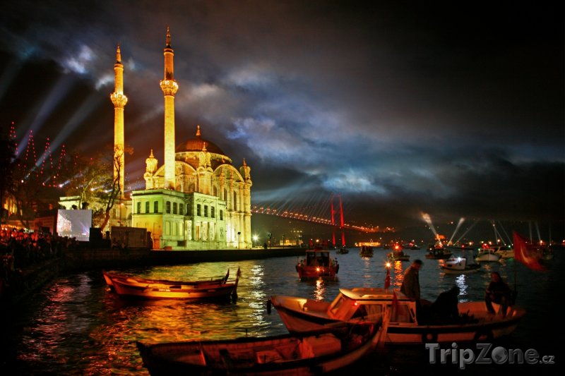 Fotka, Foto Istanbulský přístav v noci (Turecko)