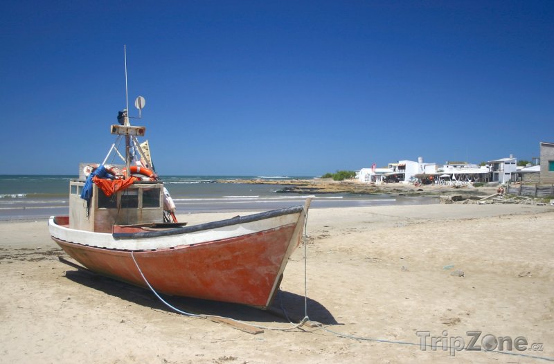 Fotka, Foto Loď na pláži ve vesnici Cabo Polonio (Uruguay)