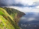 Madeira - pohled na útes