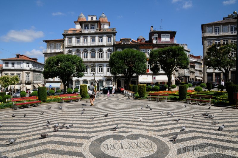 Fotka, Foto Město Guimaraes - náměstí (Portugalsko)