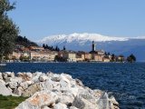 Město Salo na břehu Lago di Garda