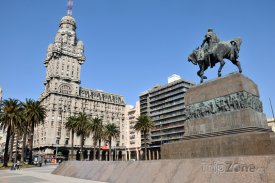 Montevideo, Palacio Salvo a mauzoleum Artigas