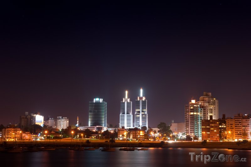 Fotka, Foto Montevideo v noci (Uruguay)