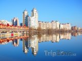 Mrakodrapy na břehu řeky Dněpr v Kyjevu