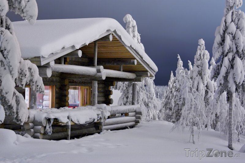 Fotka, Foto Nekompromisní zima a útulná zasněžená chaloupka (Finsko)