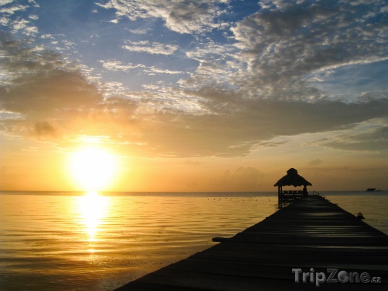 Fotka, Foto Ostrov Ambergris Caye a západ slunce (Belize)