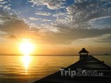 Ostrov Ambergris Caye a západ slunce