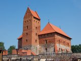 Ostrovní hrad Trakai na jezeře Galve