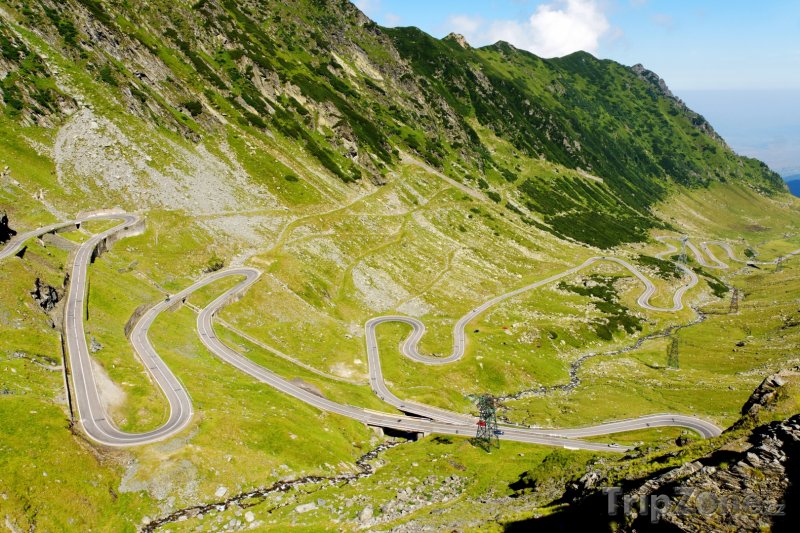 Fotka, Foto Pohled na klikatou silnici v pohoří Fagaraš (Rumunsko)