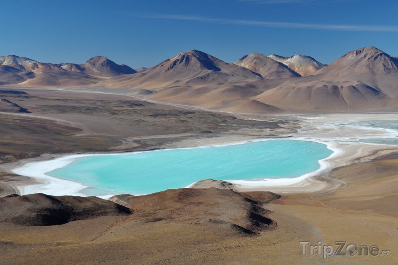 Fotka, Foto Pohled na solné jezero Laguna Verde z vrchu sopky Licancabur (Bolívie)
