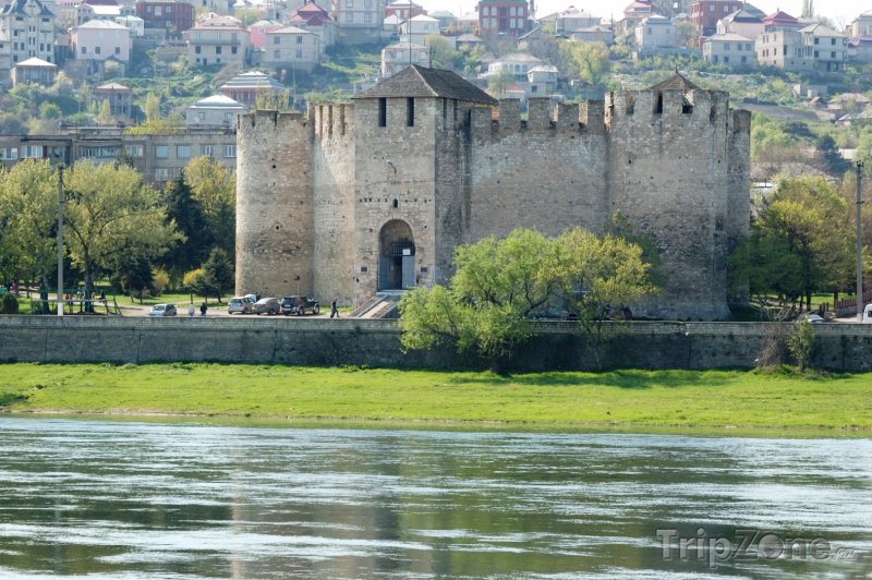 Fotka, Foto Středověká pevnost u řeky Nistru ve městě Soroca (Moldavsko)