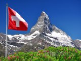 Švýcarská vlajka a hora Matterhorn