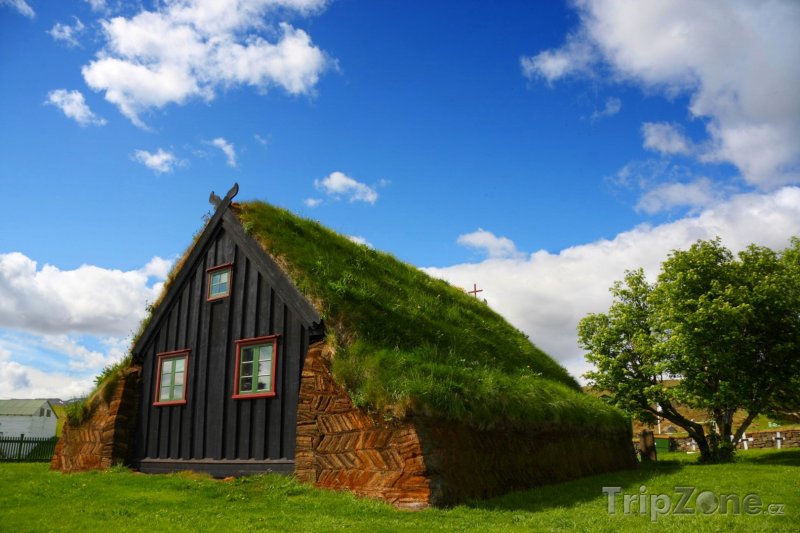 Fotka, Foto Vesnička Varmahlid a tradiční islandský domek (Island)