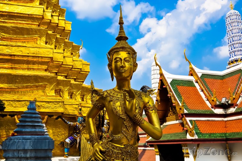 Fotka, Foto Bangkok, zlatá socha v Královském paláci (Thajsko)