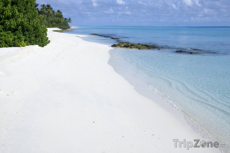 Fotka, Foto Bílý písek a kříšťálově čistá voda - pro Maledivy typické (Maledivy)
