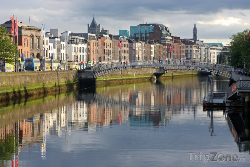 Fotka, Foto Dublin, nábřeží řeky Liffey (Dublin, Irsko)