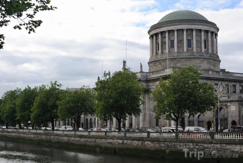 Fotka, Foto Dublin, soudní budova Four Courts (Dublin, Irsko)