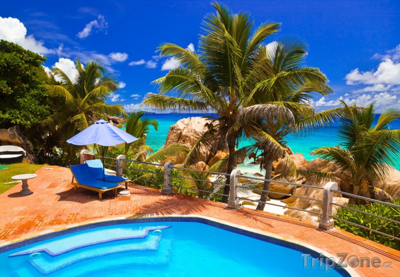 Fotka, Foto Hotelový bazén u pláže (Seychely)