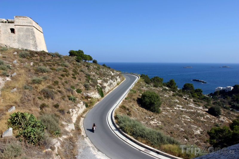 Fotka, Foto Ibiza, silnice u pobřeží (Ibiza, Španělsko)