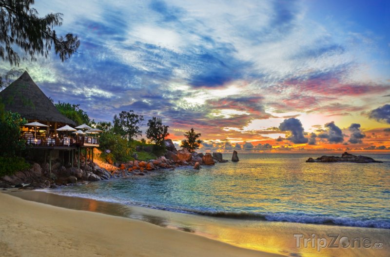 Fotka, Foto Kavárna u pláže před západem slunce (Seychely)