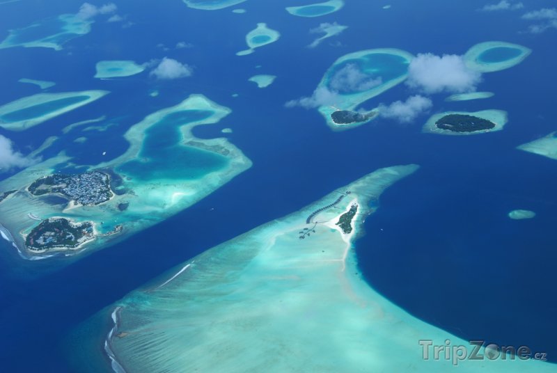 Fotka, Foto Letecký snímek korálových ostrůvků (Maledivy)