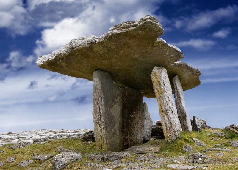 Fotka, Foto Megalitická stavba Poulnabrone, hrabství Clare (Irsko)