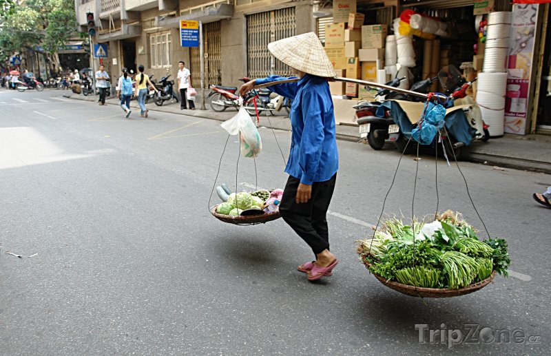 Fotka, Foto Obchodník na ulici Hanoje (Vietnam)