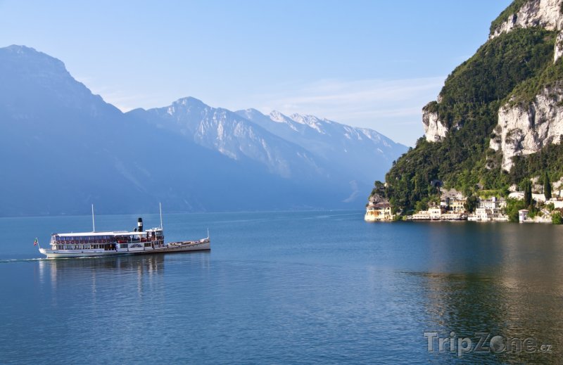 Fotka, Foto Pohled na jezero Lago di Garda (Itálie)