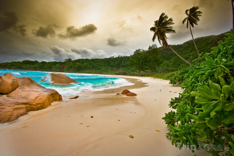 Fotka, Foto Pohled na pláž před bouří (Seychely)