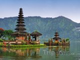 Pomník Pura Bratan na ostrově Bali
