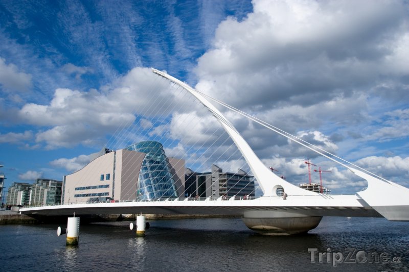 Fotka, Foto Samuel Beckett Bridge v Dublinu (Dublin, Irsko)