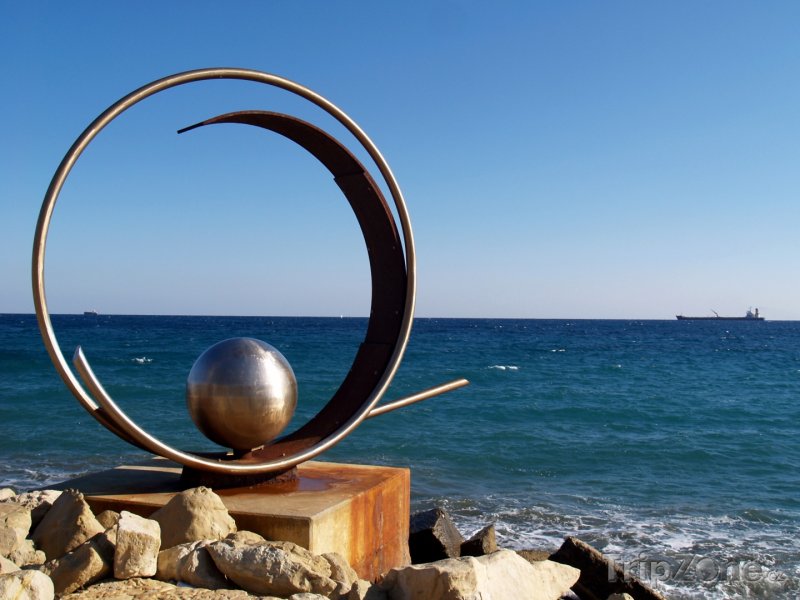 Fotka, Foto Socha na pobřeží Limassolu (Kypr)